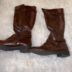 Brown tall boots, super comfy, size 7